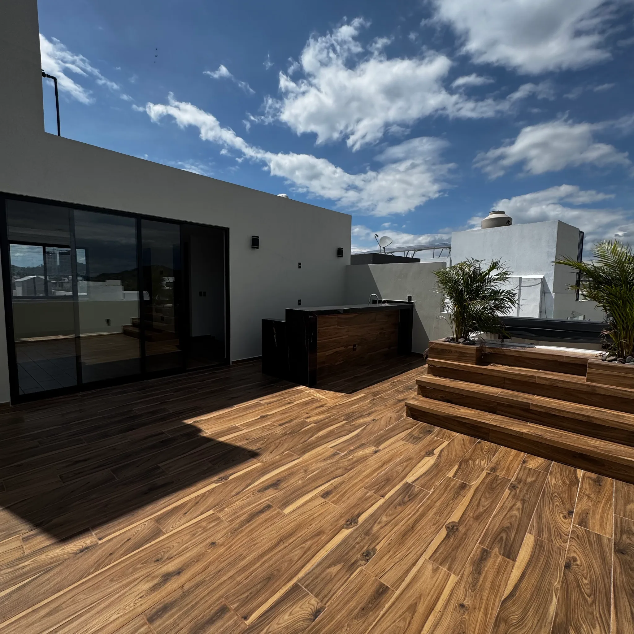 Casa Nueva en Venta en Argenta Mirador Residencial, Zapopan | Roof Top y 3 Autos · fotografía 2